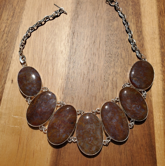 New Oversized Seam Agate Silver Statement Necklace. - Picture 12 of 13